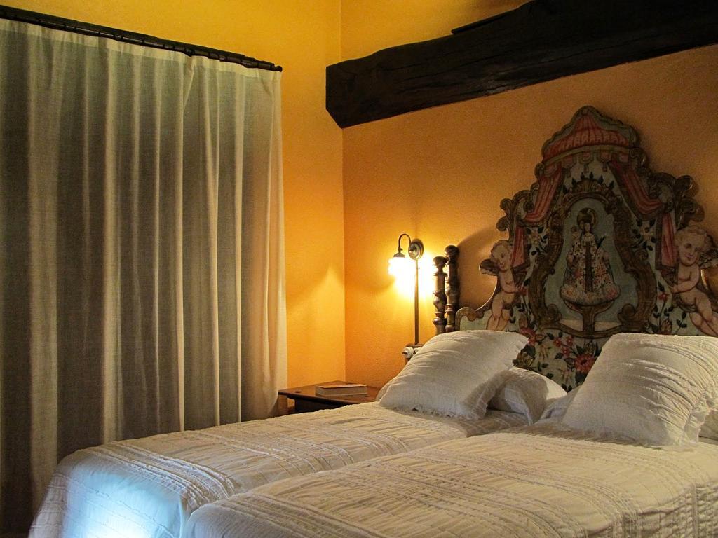Mas Pineda Villa Oix Room photo